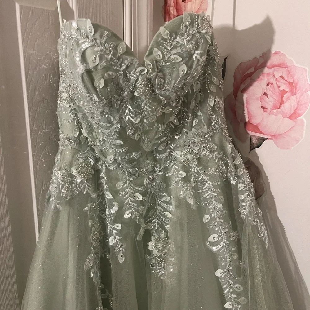 Green prom dress! - Picture 2 of 5